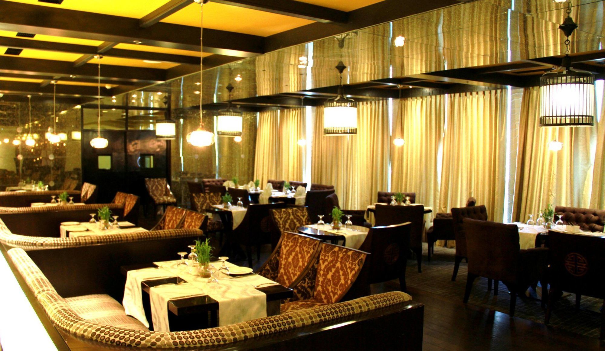 Taj Dal View Srinagar Hotel Restaurante foto